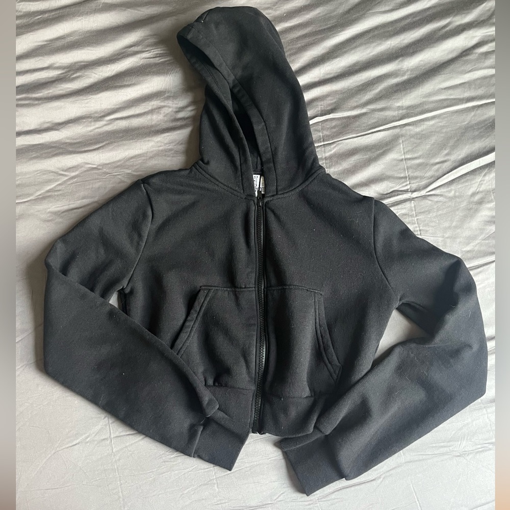 Black H&M Cropped Zip-Up